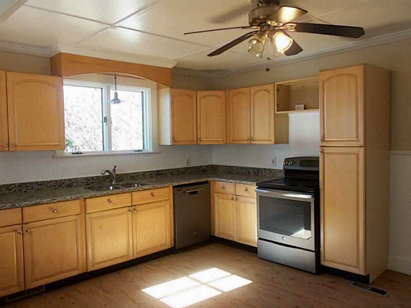 29 Anthony Street Newport, RI 02840 - Photo 2 of 17 Kitchen.