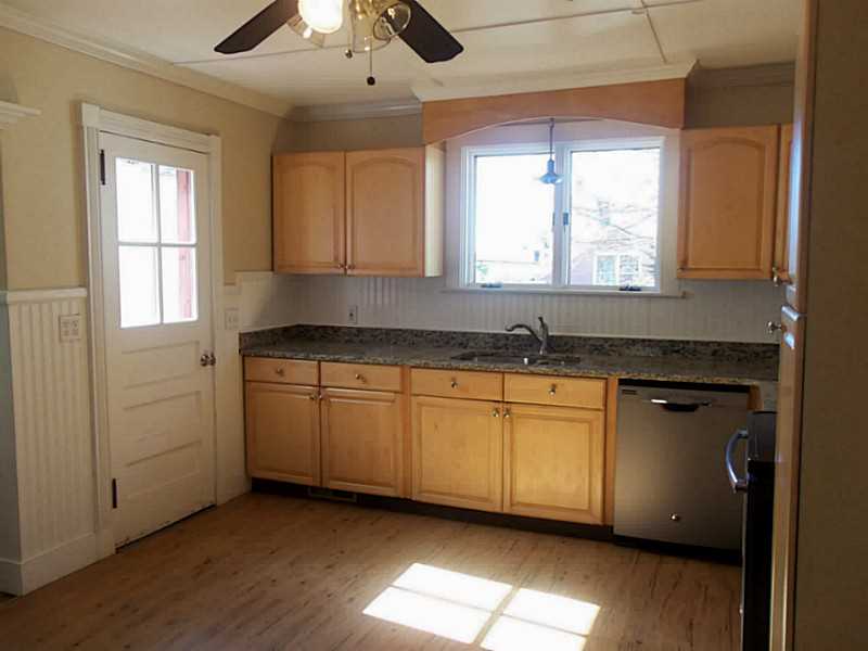 29 Anthony Street Newport, RI 02840 - Photo 3 of 17 Kitchen.