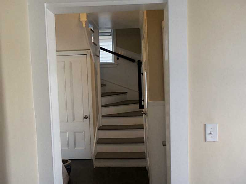 29 Anthony Street Newport, RI 02840 - Photo 8 of 17 Entry.