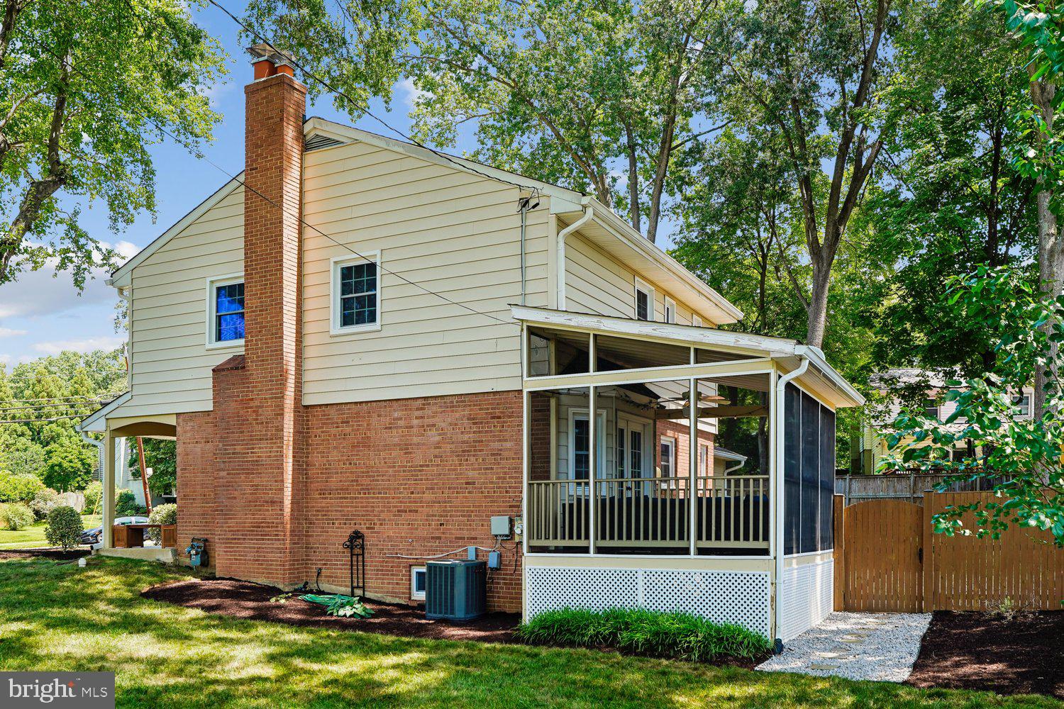 2305 Londonderry Road Alexandria, VA 22308 - Photo 6 of 20 Side Elevation