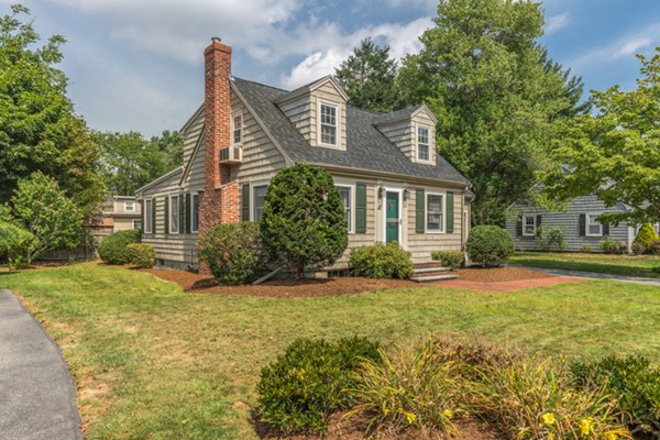 45 Wescroft Road Reading, MA 01867 - Photo 2 of 26 Gallery Image 2