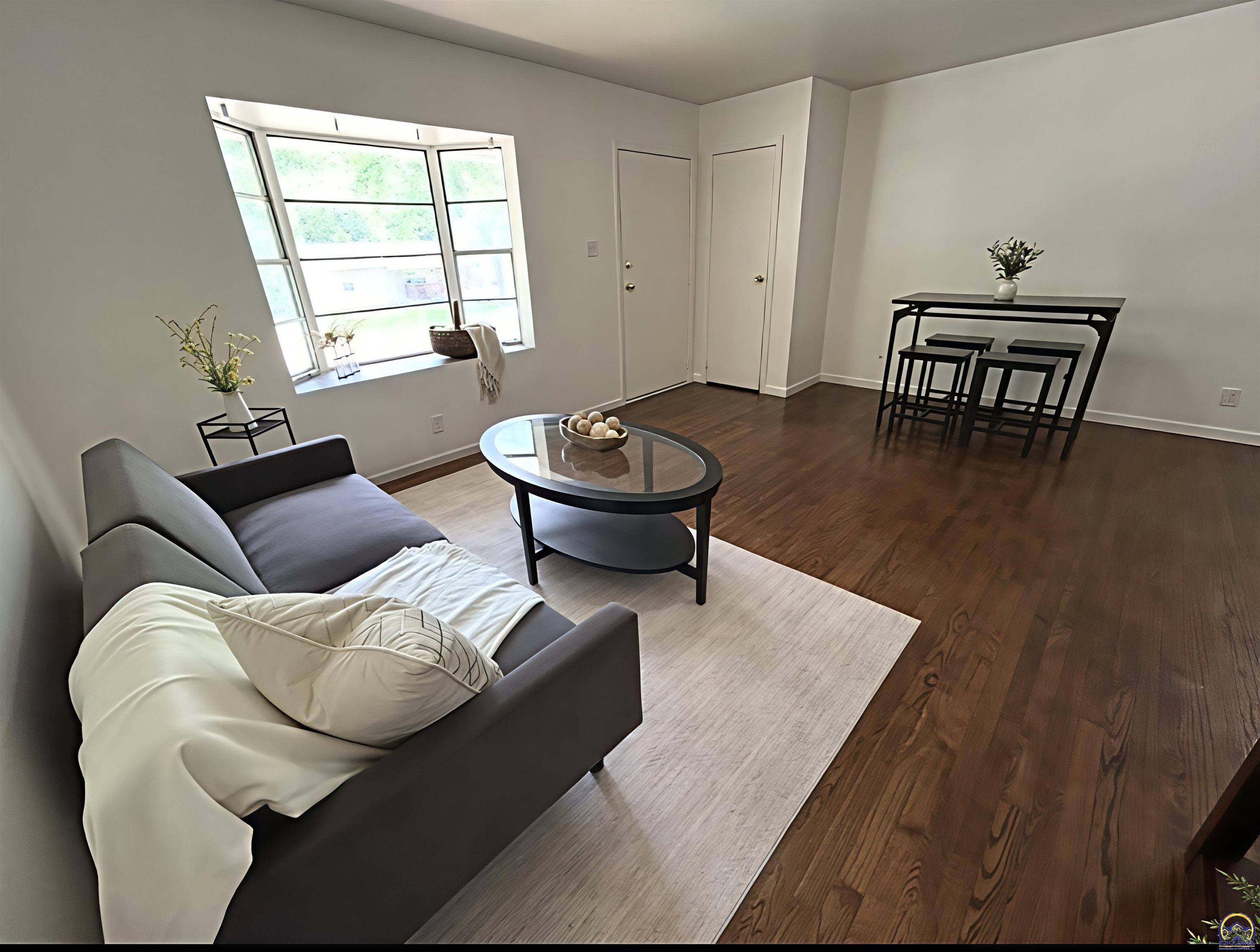 873 Southeast Brookside Drive Topeka, KS 66607 - Photo 4 of 19