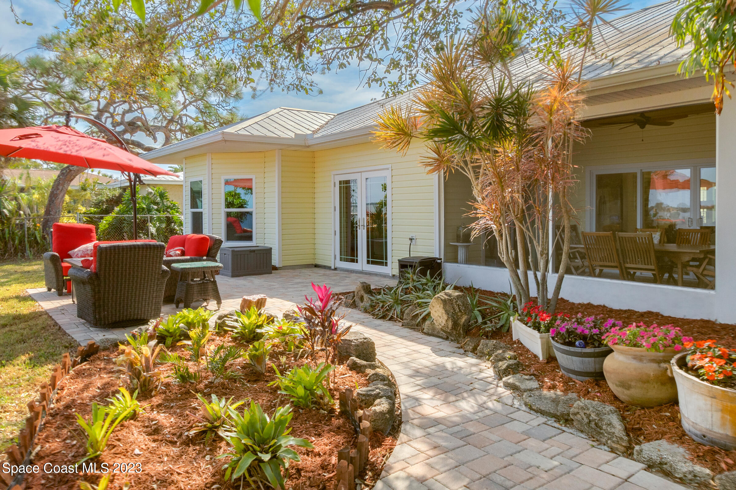 4553 Coquina Ridge Drive Melbourne, FL 32935 - Photo 31 of 51 a view of a house with sitting area and garden