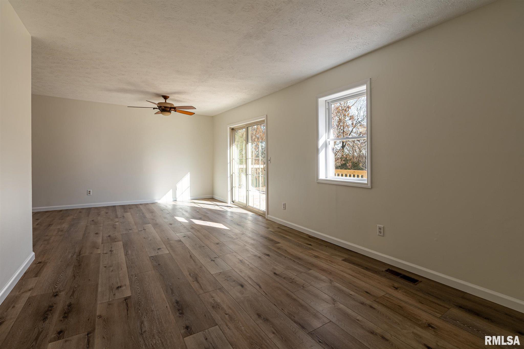 12069 Pebble Point Road Marion, IL 62959 - Photo 10 of 42 Gallery Image 10