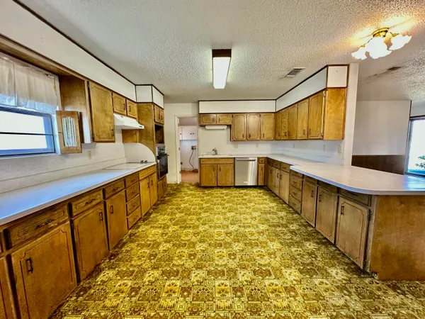 $115,000 | 700 South Bowie Avenue, Tulia, TX 79088