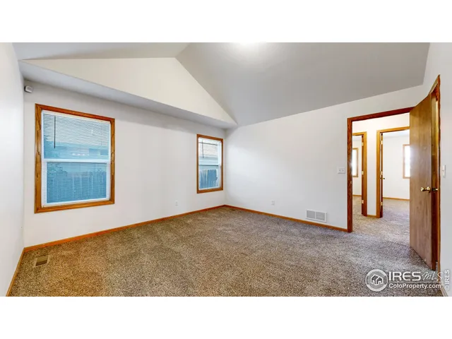 a black and white photo of a living room