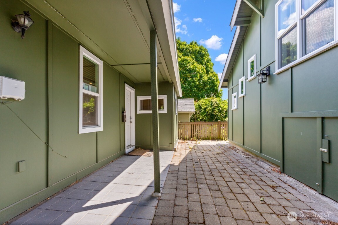 418 North 61st Street, Unit ADU Seattle, WA 98103 - Photo 5 of 23