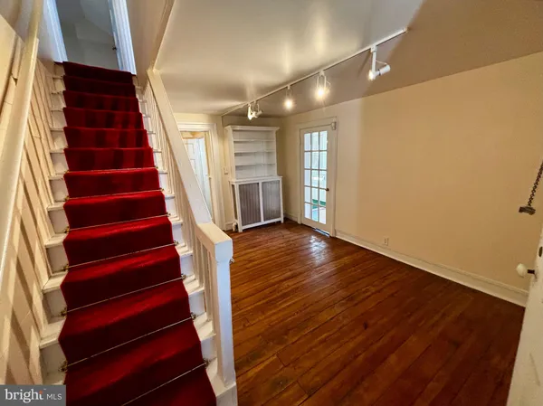 $2,300 | 8122 John Mosby Highway, Boyce, VA 22620