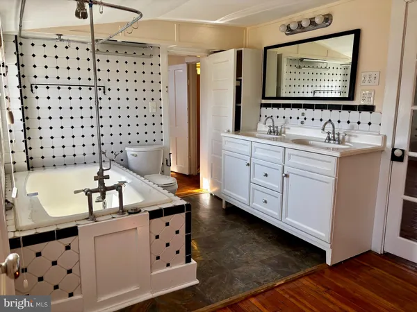 $2,300 | 8122 John Mosby Highway, Boyce, VA 22620