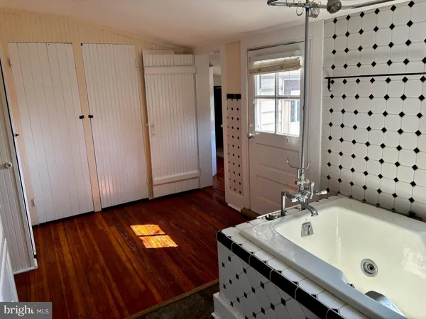 $2,300 | 8122 John Mosby Highway, Boyce, VA 22620
