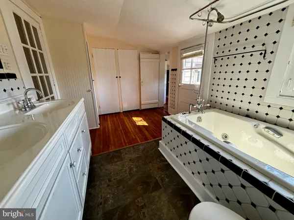 $2,300 | 8122 John Mosby Highway, Boyce, VA 22620