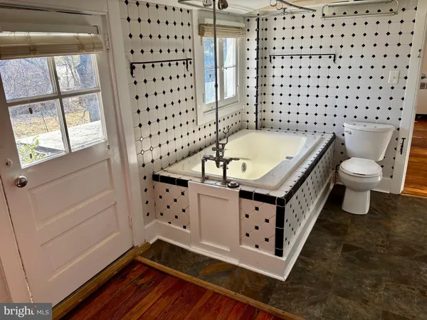 $2,300 | 8122 John Mosby Highway, Boyce, VA 22620