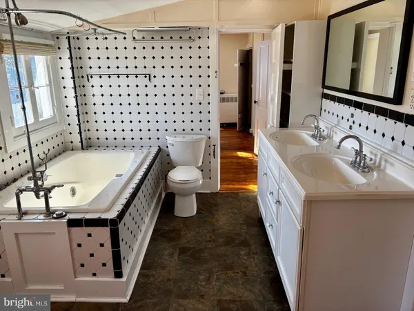 $2,300 | 8122 John Mosby Highway, Boyce, VA 22620