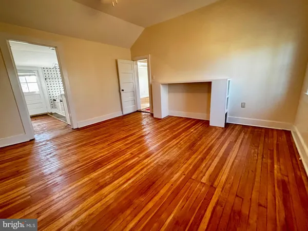 $2,300 | 8122 John Mosby Highway, Boyce, VA 22620