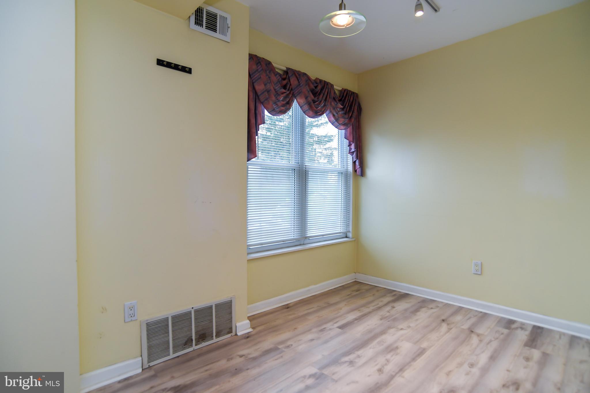 3850 Woodhaven Road, Unit 1011 Philadelphia, PA 19154 - Photo 7 of 17 Dining Area.