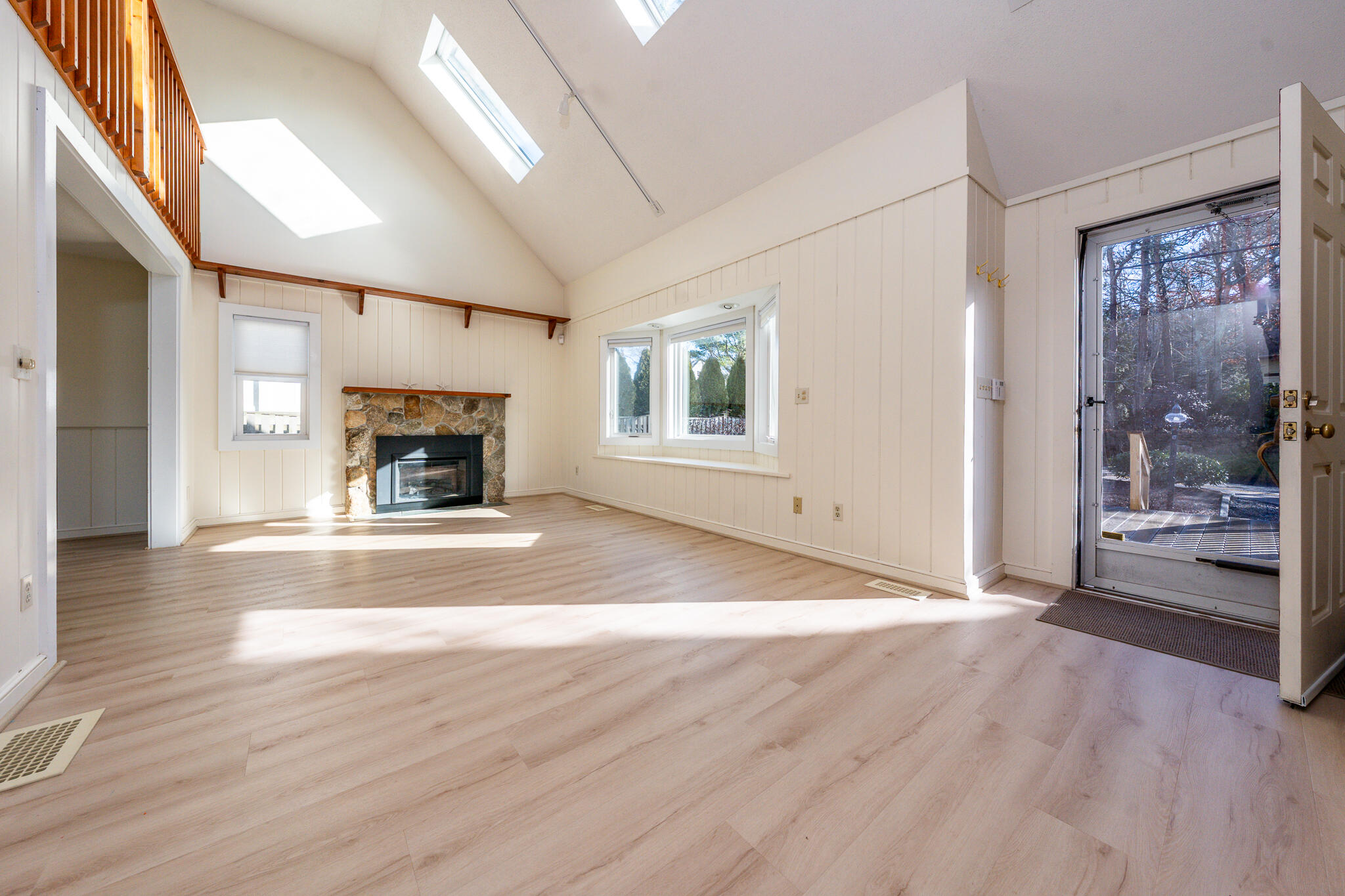 71 Shore Drive Mashpee, MA 02649 - Photo 5 of 34 livroom5