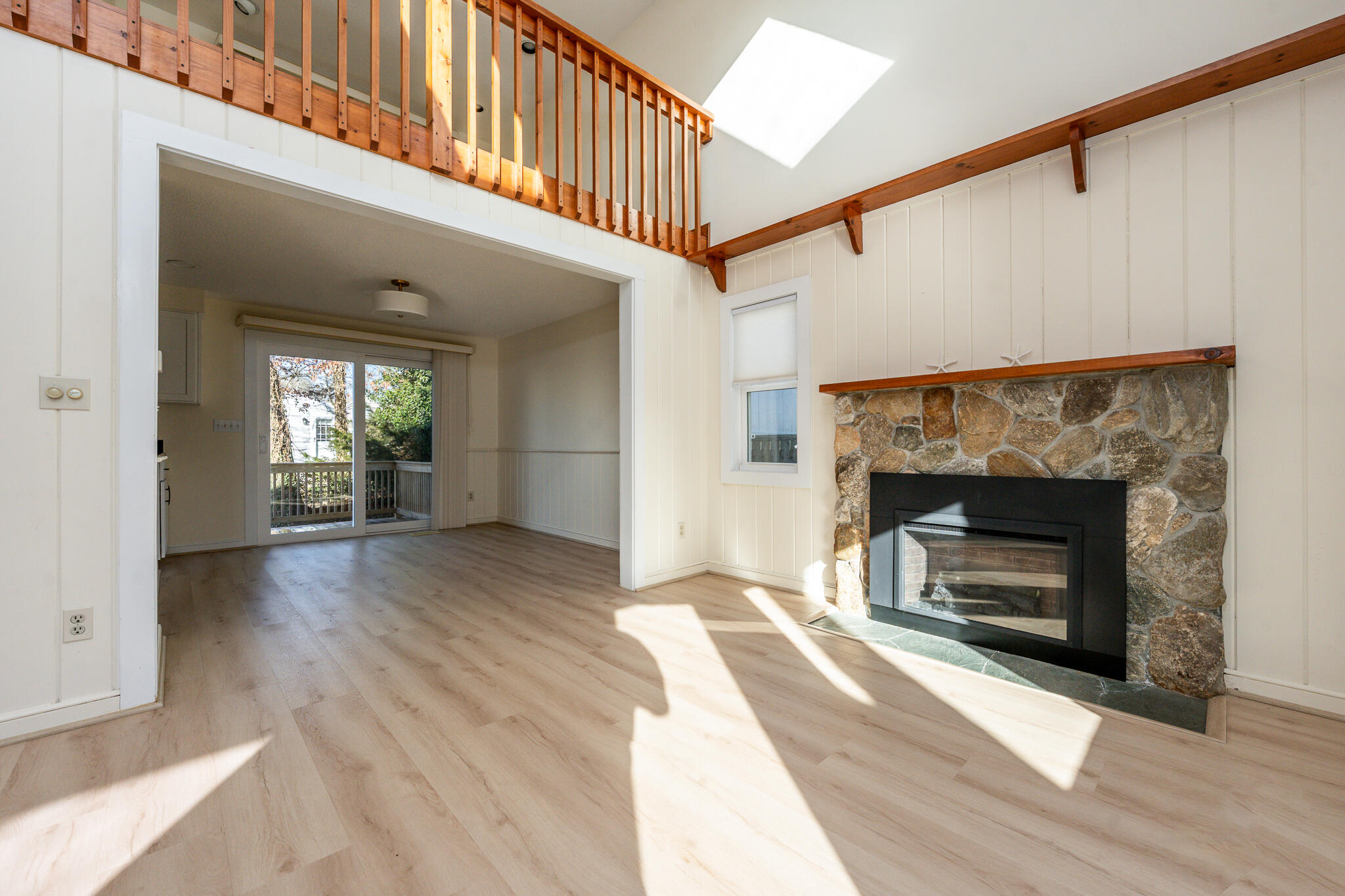 71 Shore Drive Mashpee, MA 02649 - Photo 7 of 34 livroom7