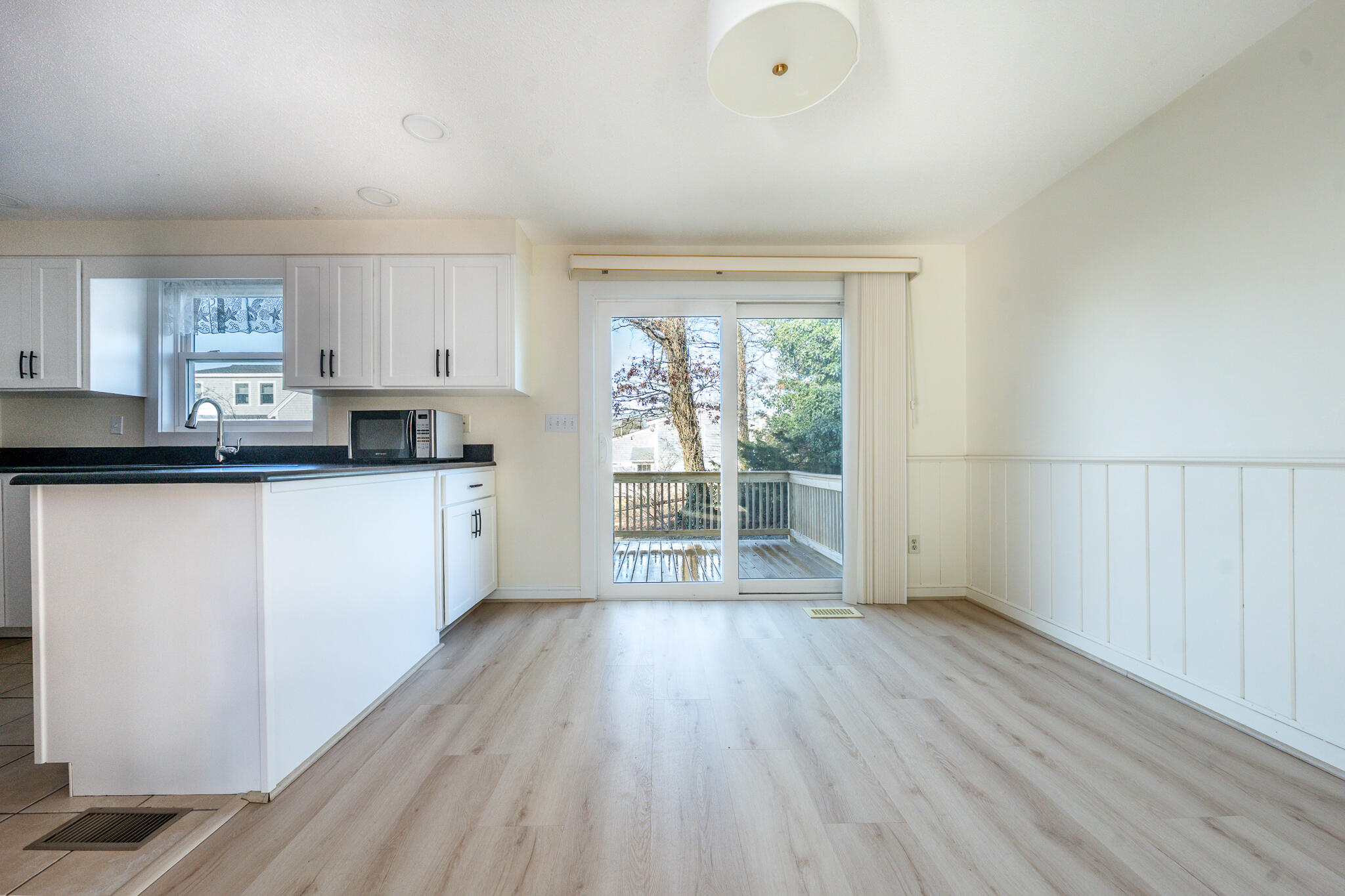 71 Shore Drive Mashpee, MA 02649 - Photo 9 of 34 dine2