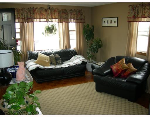 58 Mink Road Providence, RI 02908 - Photo 3 of 8 Living Room.