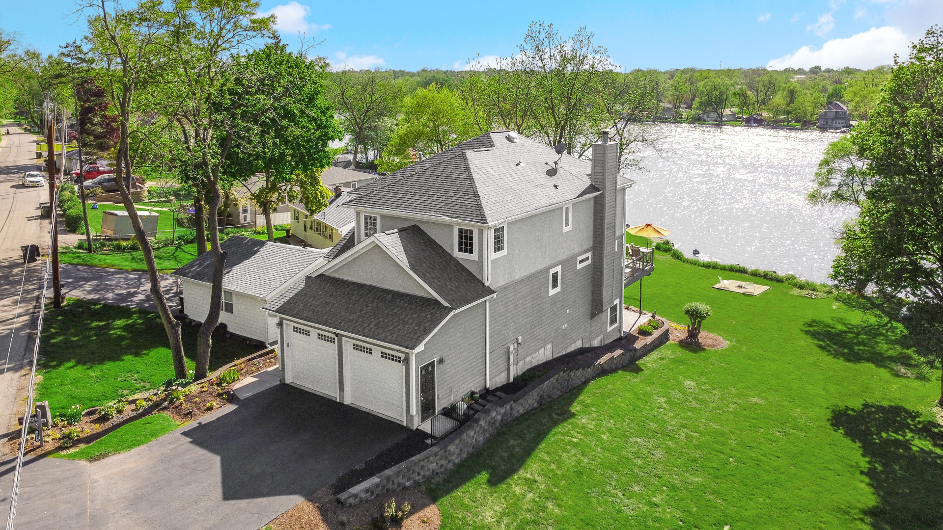 934 Robertson Road South Elgin, IL 60177 - Photo 1 of 42
