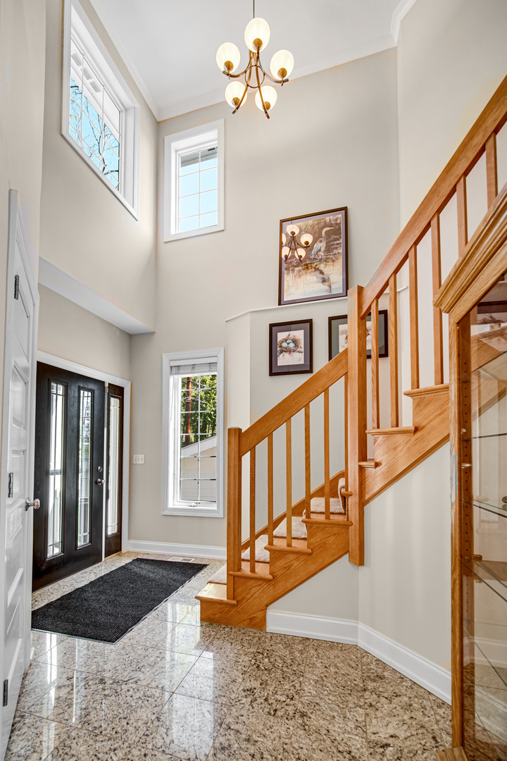 934 Robertson Road South Elgin, IL 60177 - Photo 7 of 42