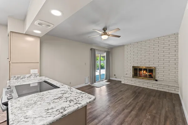 $2,295 | 1135 East Palmcroft Drive, Tempe, AZ 85282