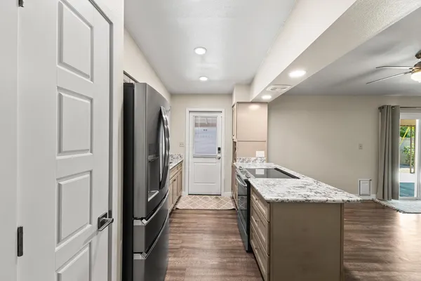 $2,295 | 1135 East Palmcroft Drive, Tempe, AZ 85282