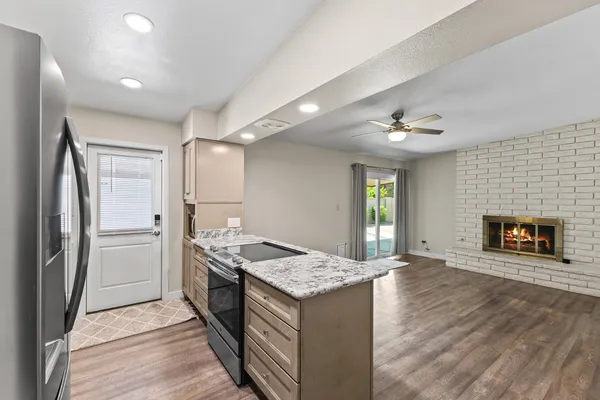 $2,295 | 1135 East Palmcroft Drive, Tempe, AZ 85282