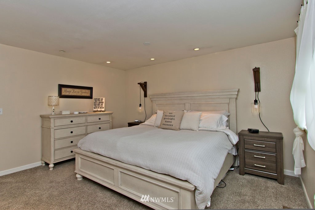 965 Field Avenue Northeast Renton, WA 98059 - Photo 18 of 38 Gallery Image 18