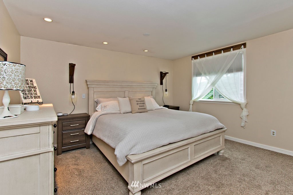965 Field Avenue Northeast Renton, WA 98059 - Photo 19 of 38 Gallery Image 19