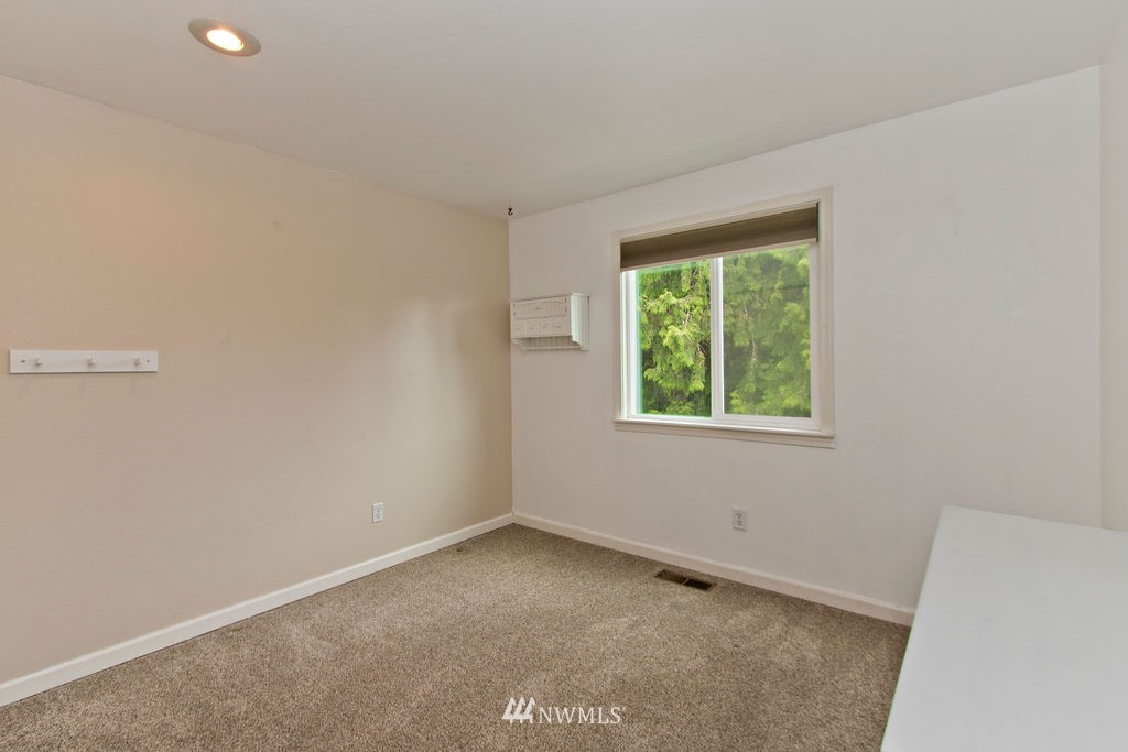 965 Field Avenue Northeast Renton, WA 98059 - Photo 22 of 38 Gallery Image 22