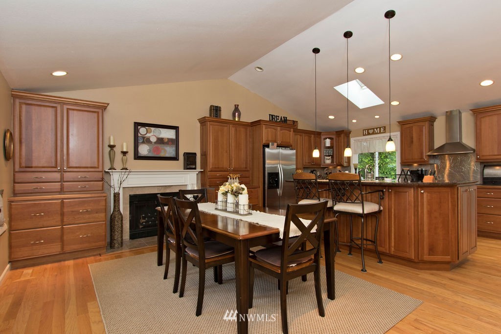 965 Field Avenue Northeast Renton, WA 98059 - Photo 6 of 38 Gallery Image 6