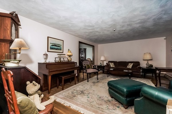 40 Cardigan Road Tewksbury, MA 01876 - Photo 3 of 22 Gallery Image 3