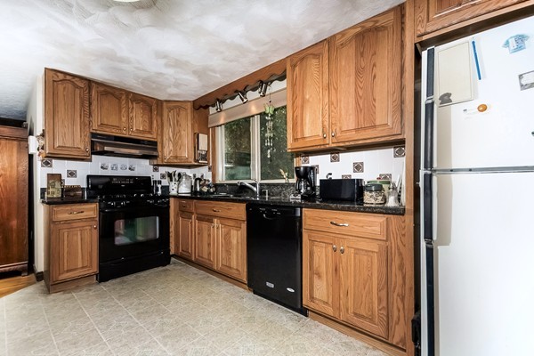 40 Cardigan Road Tewksbury, MA 01876 - Photo 9 of 22 Gallery Image 9