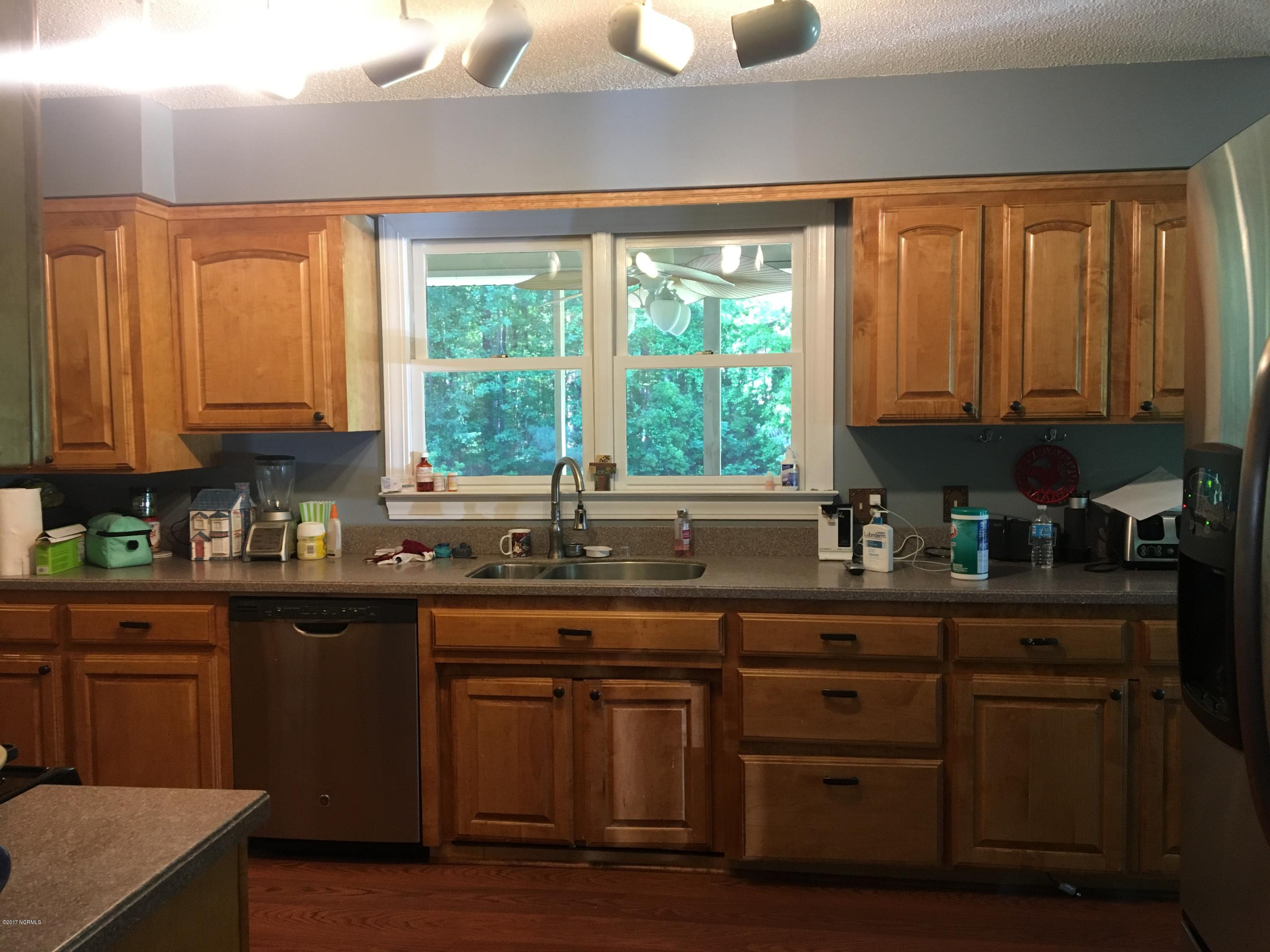 334 Goose Creek Road Washington, NC 27889 - Photo 2 of 13 002 kitchen