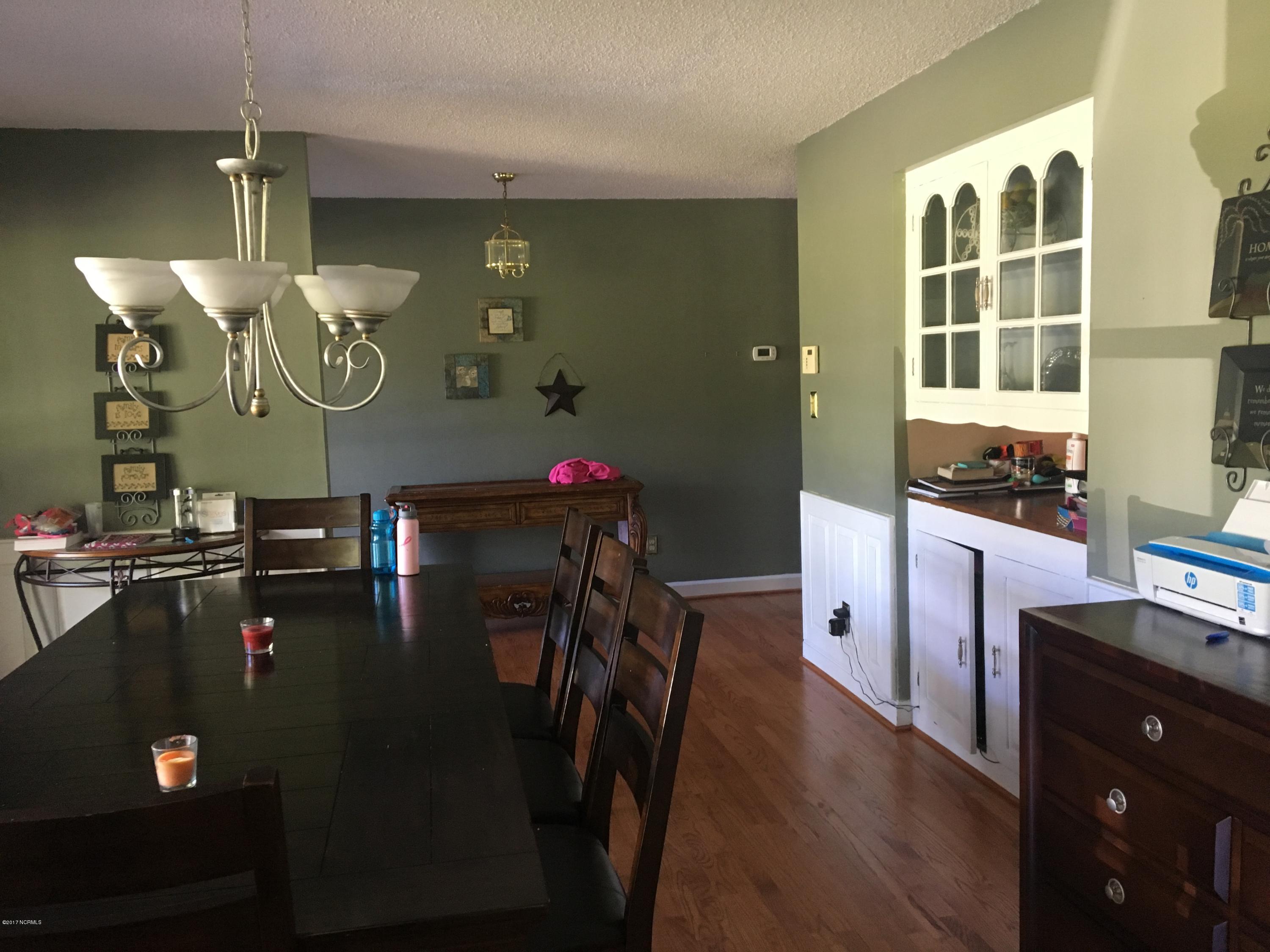 334 Goose Creek Road Washington, NC 27889 - Photo 3 of 13 003 dining room