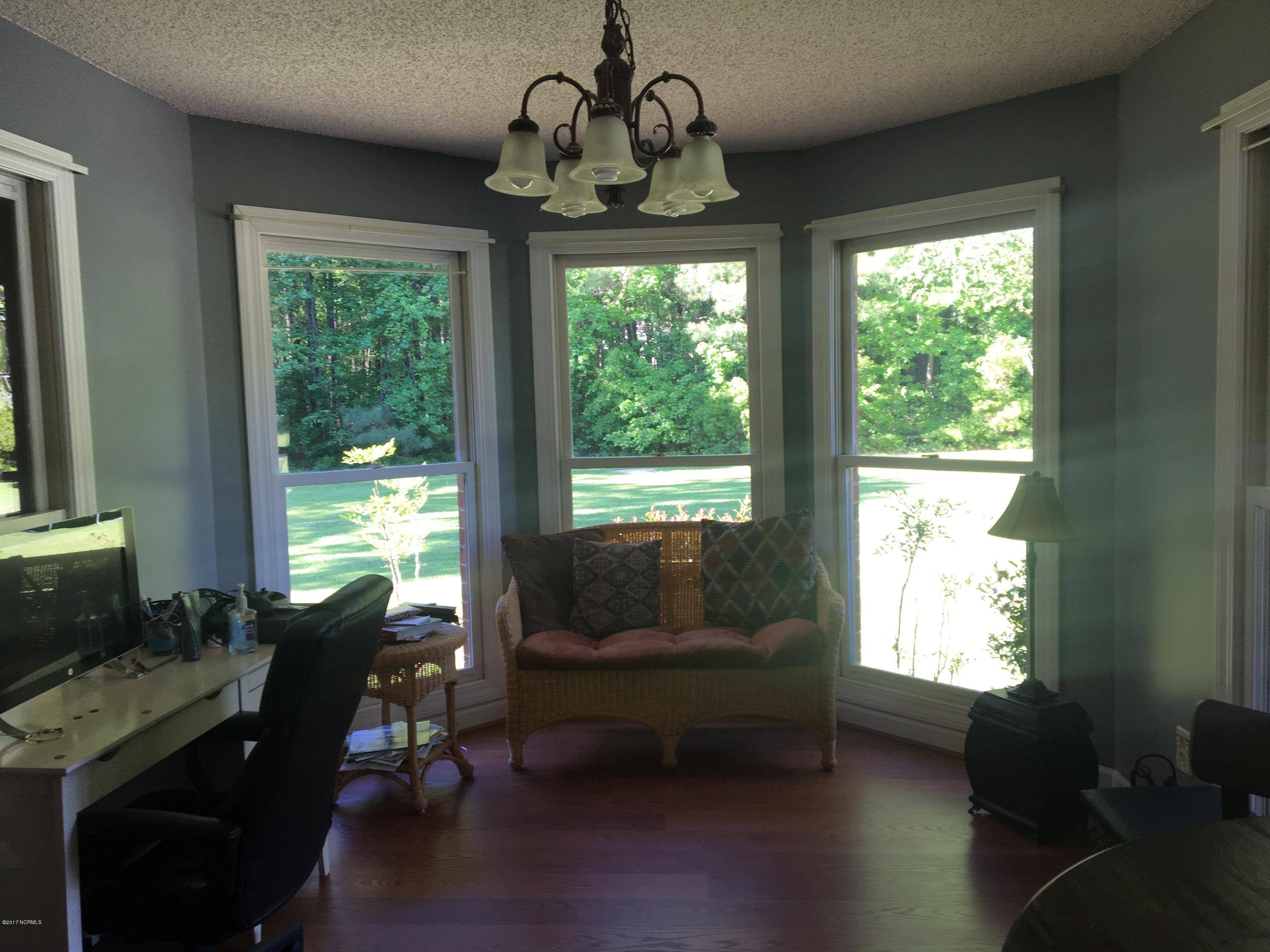 334 Goose Creek Road Washington, NC 27889 - Photo 4 of 13 004 breakfast nook