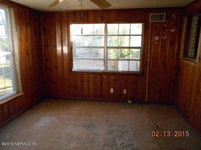 7057 Clovis Road Jacksonville, FL 32205 - Photo 9 of 12 an empty room with windows