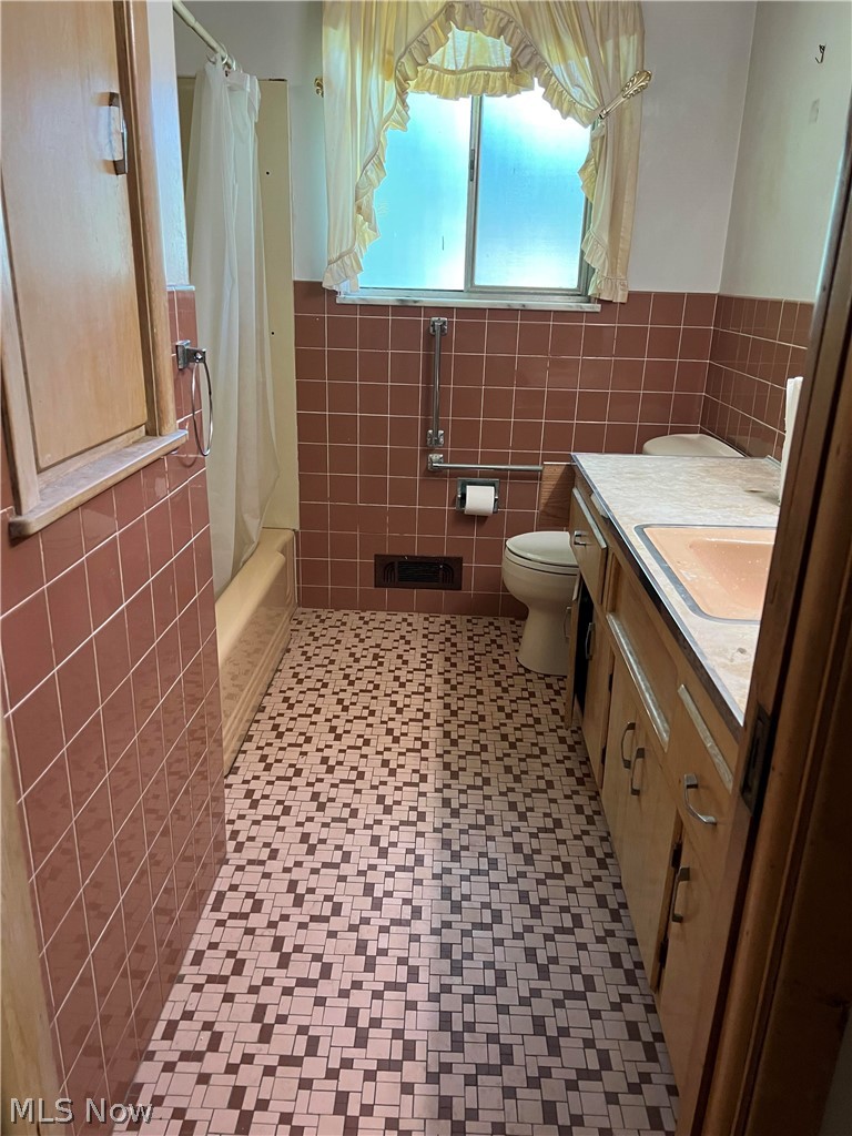 9501 Oakdale Road Cleveland, OH 44129 - Photo 6 of 21 Gallery Image 6