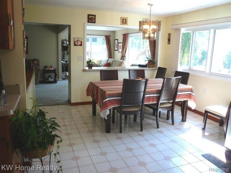 32072 Red Clover Road Farmington, MI 48334 - Photo 4 of 12 Breakfast Room