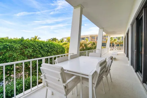 $2,395,000 | 2275 South Ocean Boulevard, Unit 206A, Palm Beach, FL 33480