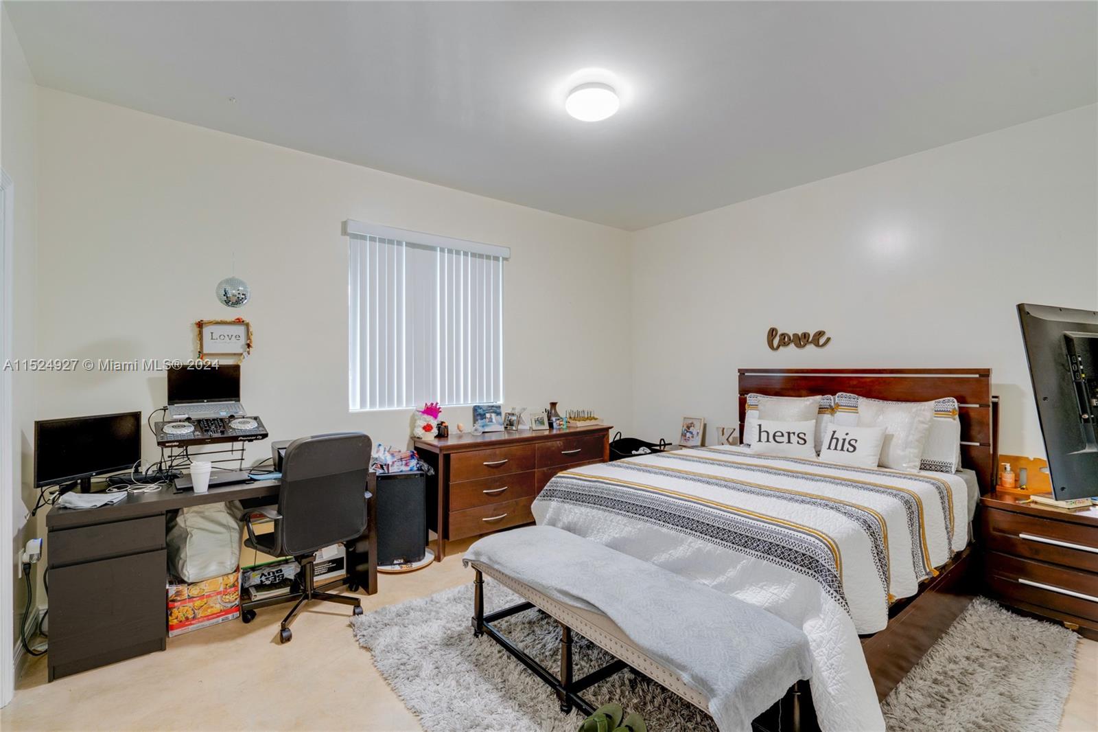10129 West Jessamine Street Miami, FL 33157 - Photo 17 of 50 a bedroom with a workspace