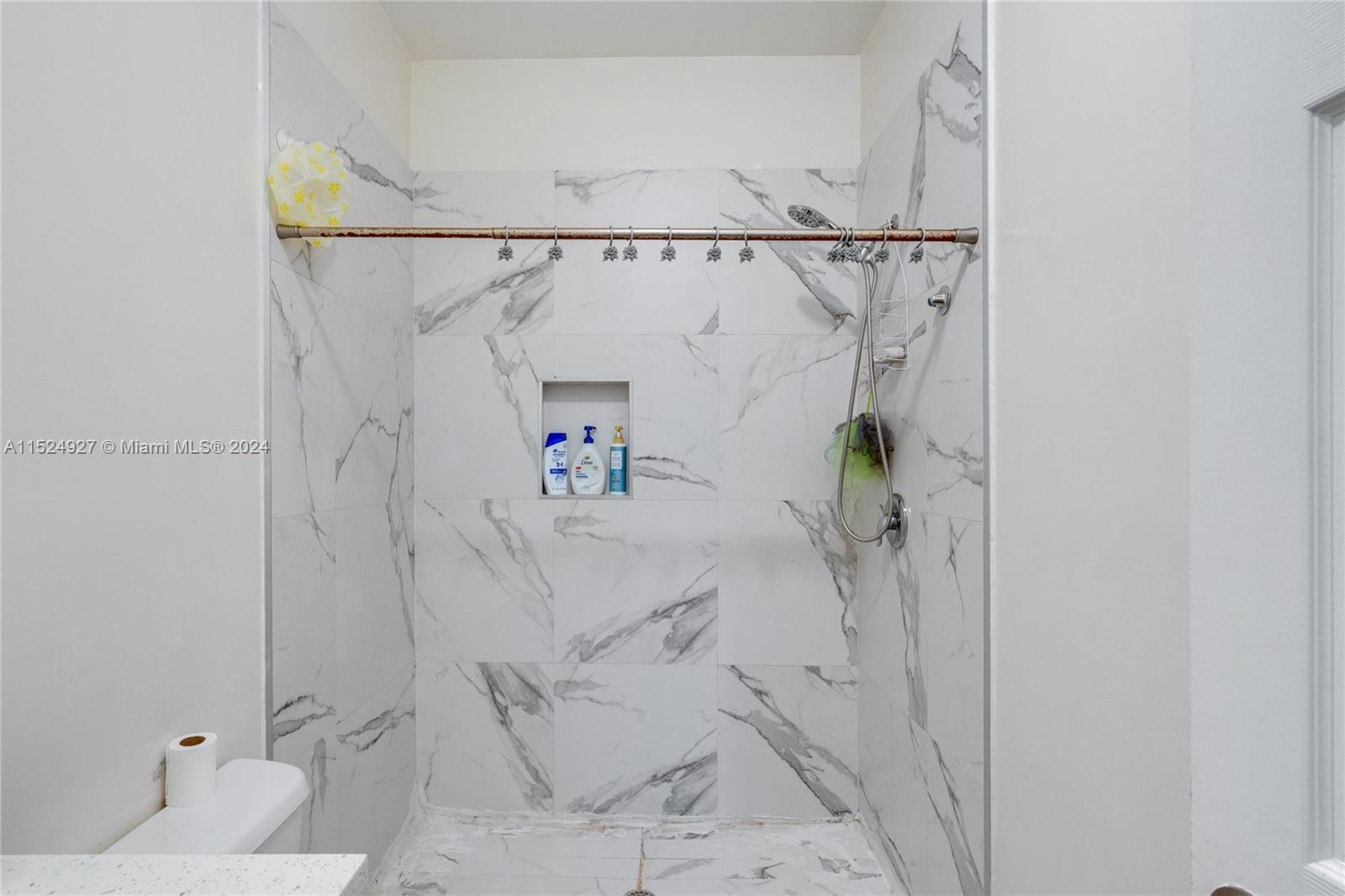 10129 West Jessamine Street Miami, FL 33157 - Photo 33 of 50 a close view of a bathroom