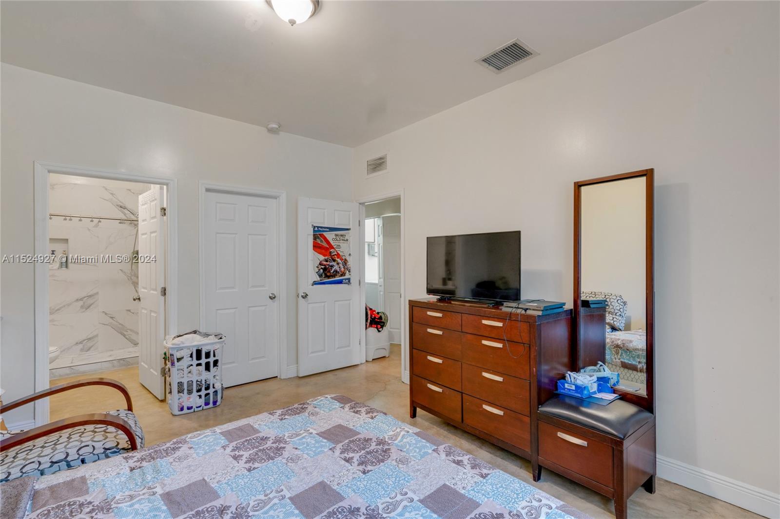 10129 West Jessamine Street Miami, FL 33157 - Photo 34 of 50 a living room with furniture and flat screen tv