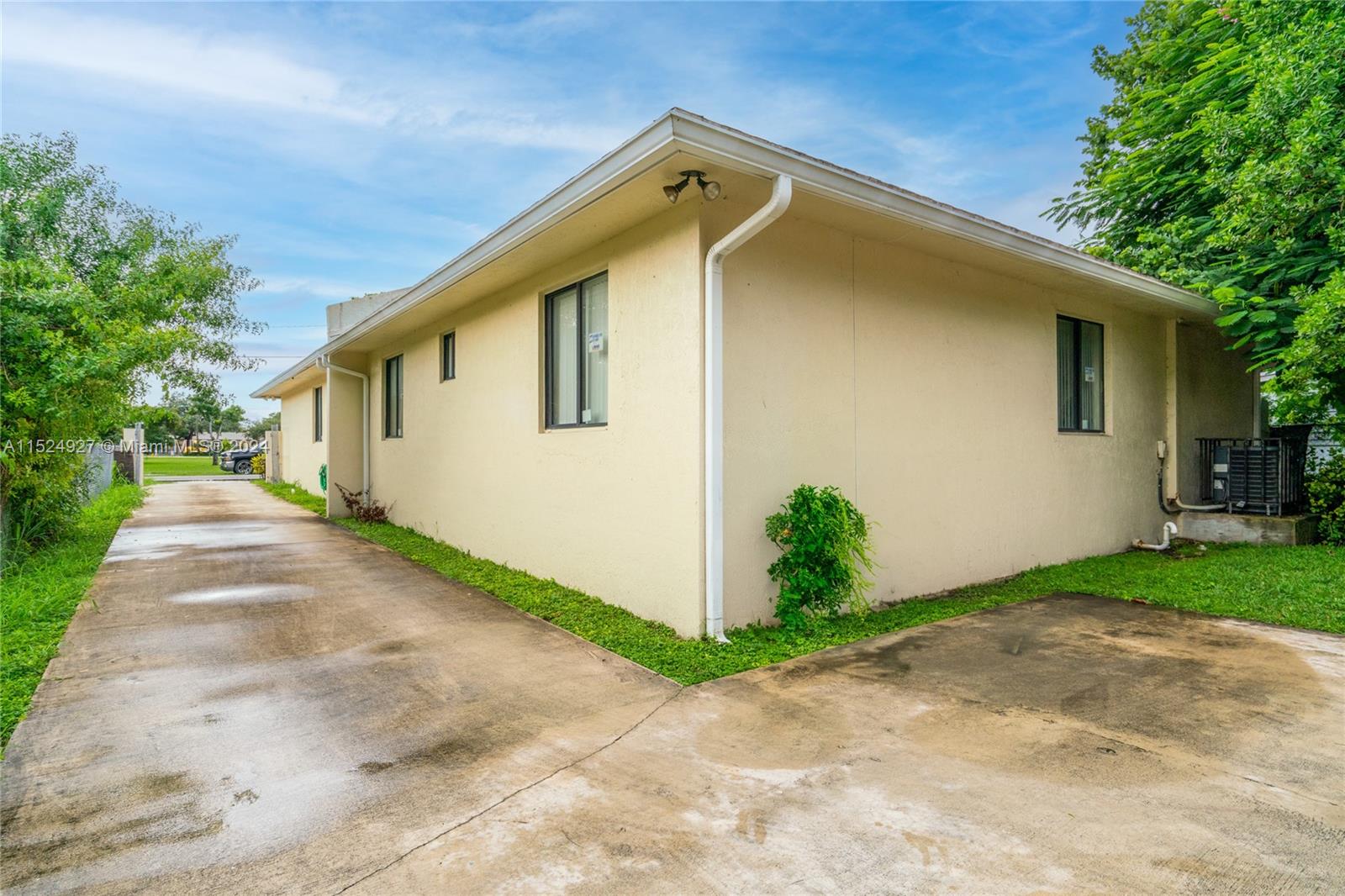 10129 West Jessamine Street Miami, FL 33157 - Photo 4 of 50 a front view of a house with garden