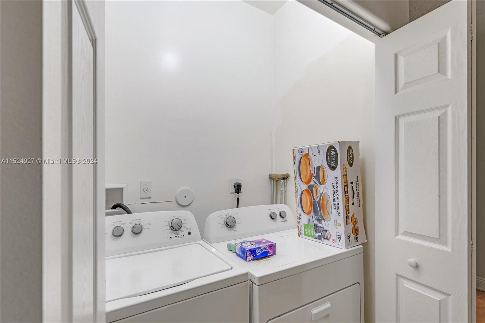 10129 West Jessamine Street Miami, FL 33157 - Photo 41 of 50 a utility room with dryer and washer