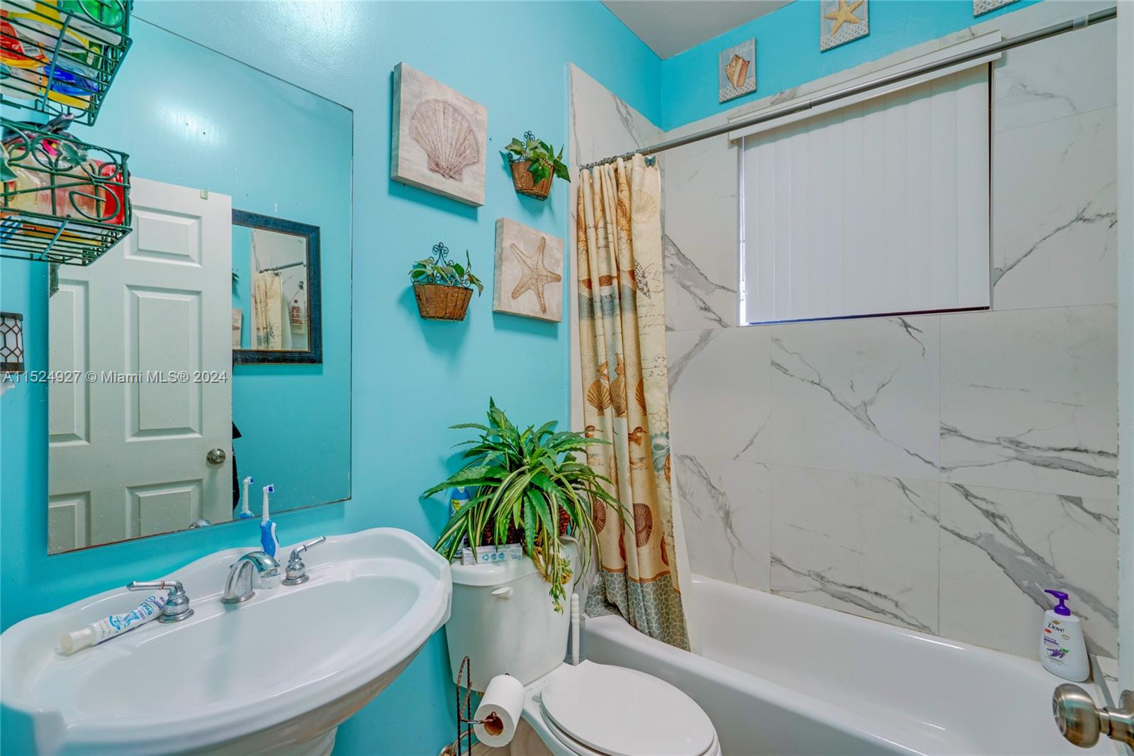 10129 West Jessamine Street Miami, FL 33157 - Photo 47 of 50 a bathroom with a sink toilet and shower