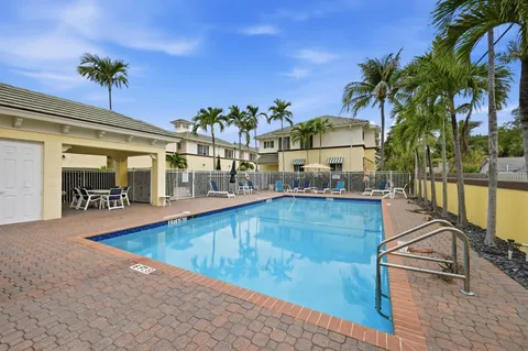 $450,000 | 518 North Federal Highway, Unit 14, Lake Worth, FL 33460