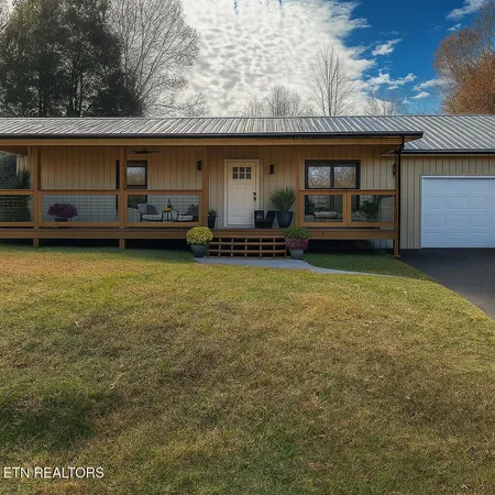 $319,900 | 404 High Street, Elgin, TN 37852