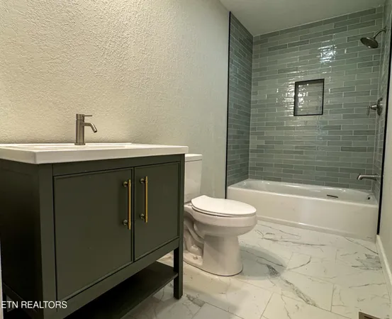 $319,900 | 404 High Street, Elgin, TN 37852